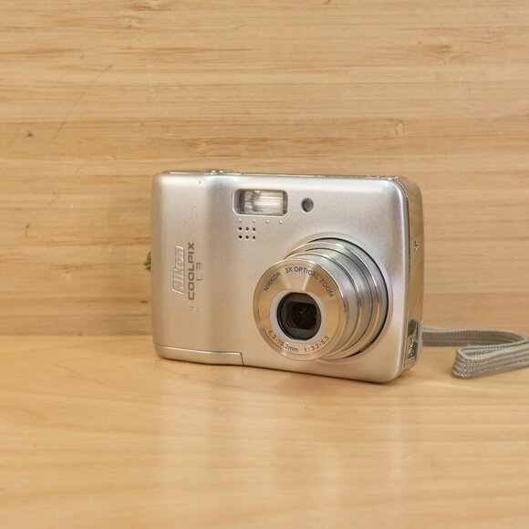 Vintage Nikon Coolpix L3 / 5.1MP Digital Camera / 3x Optical Zoom / Tested - Picture 1 of 7
